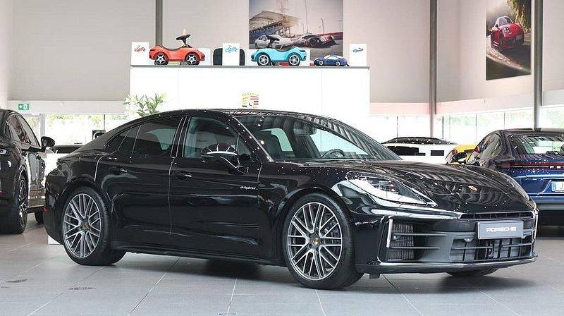 Svart Begagnad 2024 Porsche Panamera 4 Sedan | 1 195 000 kr - Bild 1/4