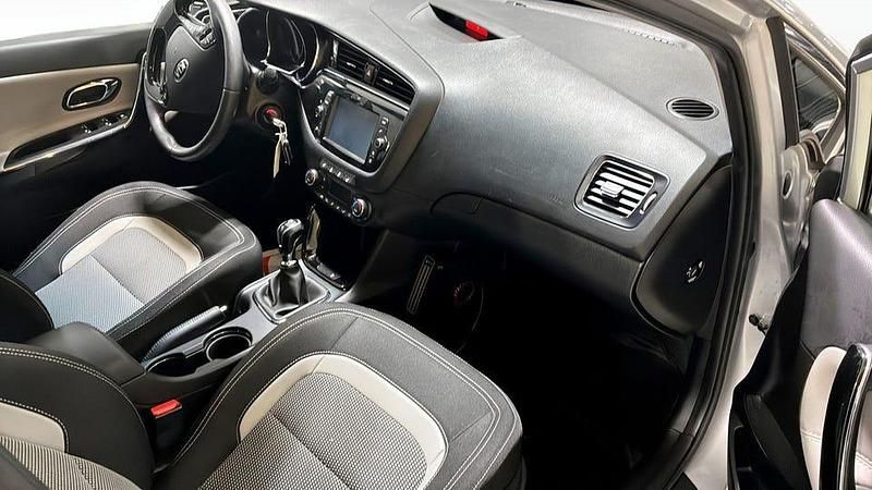 Begagnad Kia Ceed 135 HK (99 kW) 2018 Grå Halvkombi