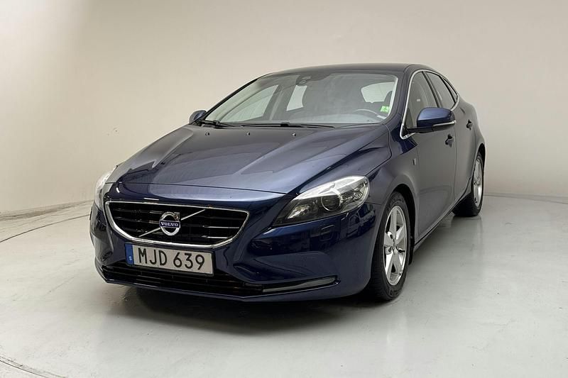 Blå Begagnad 2015 Volvo V40 Ocean Race Kombi | 133 800 kr (Marknadspris) - Bild 1/4