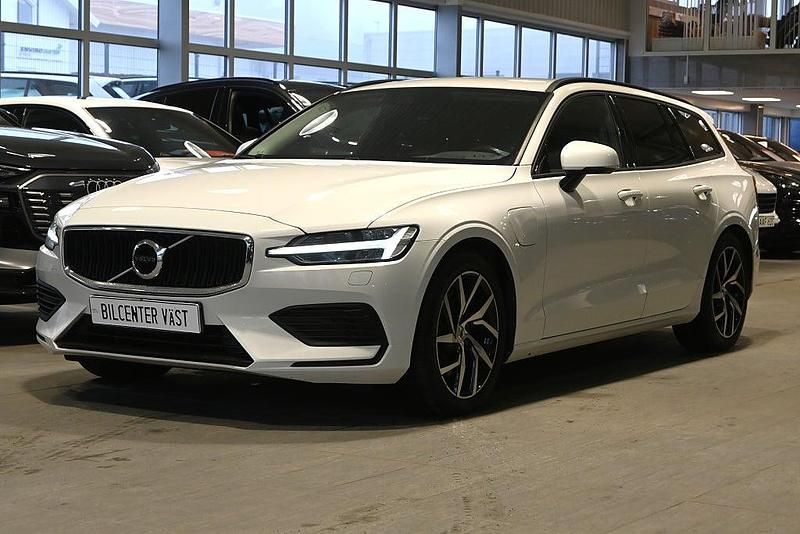 Begagnad Volvo V60 Momentum 253 HK (186 kW) 2020 Vit Kombi