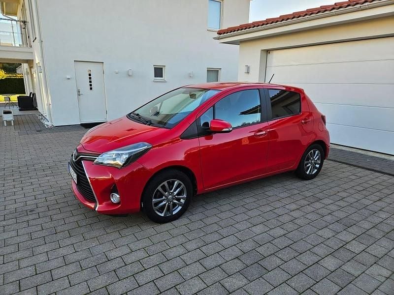 Begagnad 2015 Toyota Yaris Halvkombi | 82 900 kr (Bra pris) - Bild 1/4