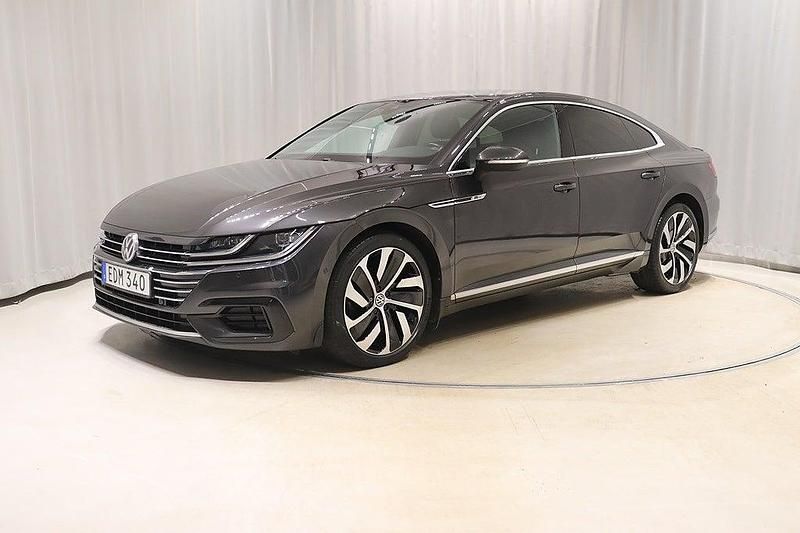 Grå Begagnad 2018 VW Arteon GT Sedan | 278 800 kr (Marknadspris) - Bild 1/4