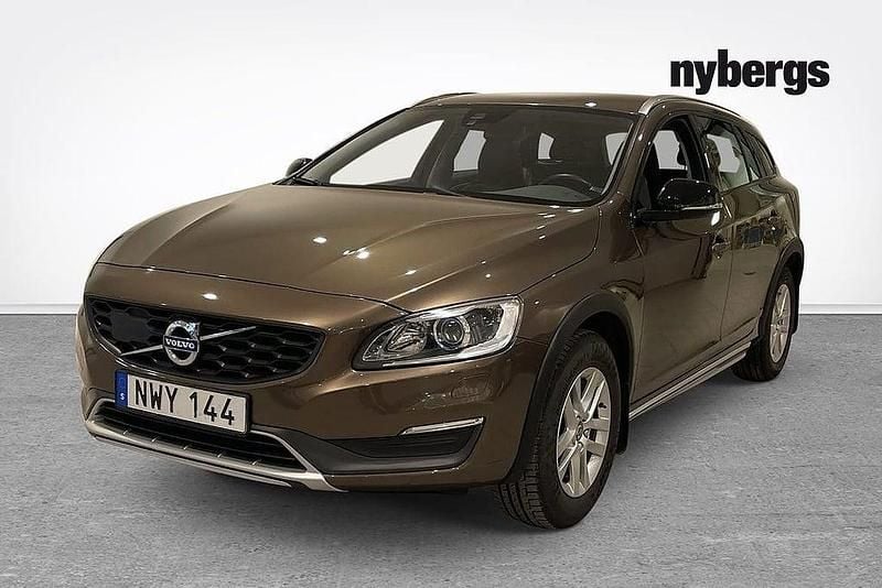 Brun Begagnad 2015 Volvo V60 CC Business Edition Kombi | 159 000 kr (Lite dyr) - Bild 1/4