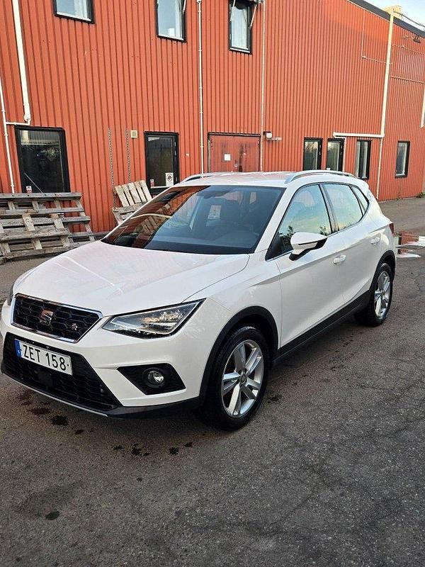 Vit Begagnad 2018 Seat Arona FR SUV | 120 000 kr - Bild 1/4