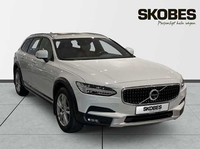Vit Begagnad 2019 Volvo V90 CC Pro Kombi | 359 900 kr (Marknadspris) - Bild 1/3
