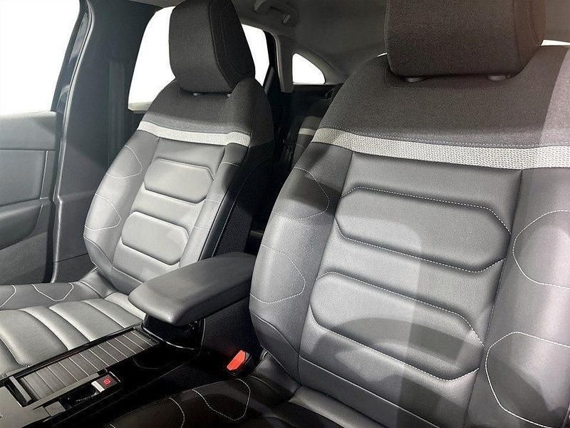 Begagnad Citroën C4 Shine 131 HK (96 kW) 2024 Blå Halvkombi