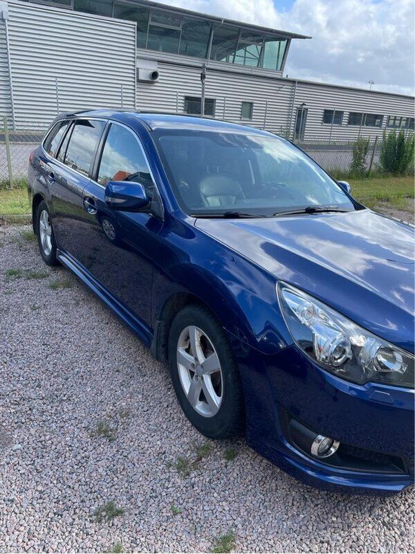 Blå Begagnad 2010 Subaru Legacy Kombi | 95 000 kr (Marknadspris) - Bild 1/2