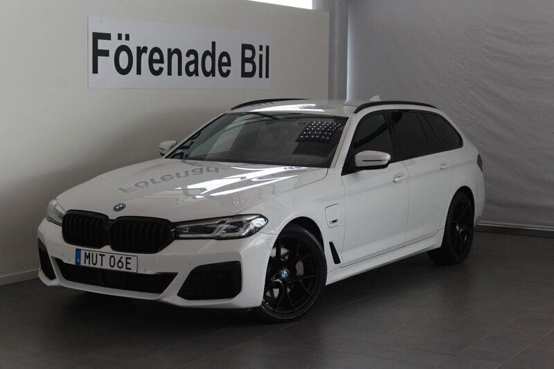 Vit Begagnad 2022 BMW 530e M Sport Kombi | 429 000 kr (Lite dyr) - Bild 1/4