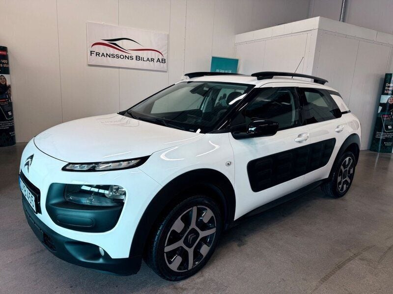 Vit Begagnad 2014 Citroën C4 Cactus PureTech Halvkombi | 69 900 kr (Marknadspris) - Bild 1/4