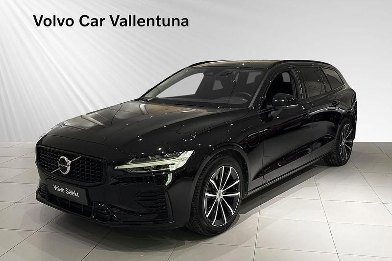 Begagnad Volvo V60 Plus 350 HK (257 kW) 2022 Svart Kombi