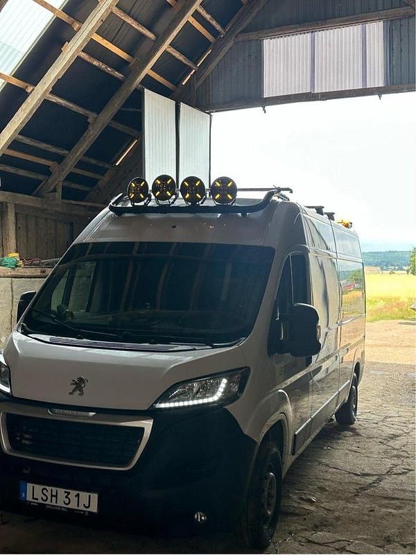 Vit Begagnad 2022 Peugeot Boxer Van | 262 000 kr (Marknadspris) - Bild 1/4