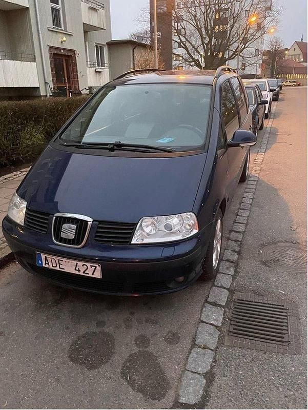 Blå Begagnad 2010 Seat Alhambra Minibuss | 34 800 kr - Bild 1/3