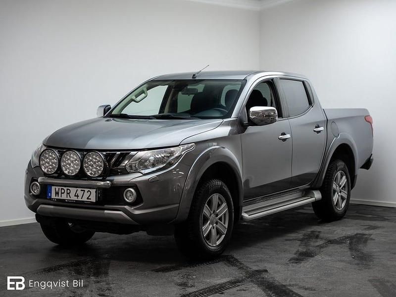 Grå Begagnad 2019 Mitsubishi L200 Pickup | 298 900 kr (Dyr) - Bild 1/4