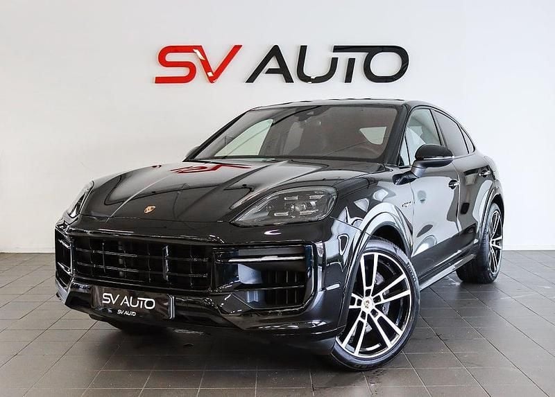 Svart Begagnad 2024 Porsche Cayenne Sport SUV | 1 249 900 kr (Marknadspris) - Bild 1/4
