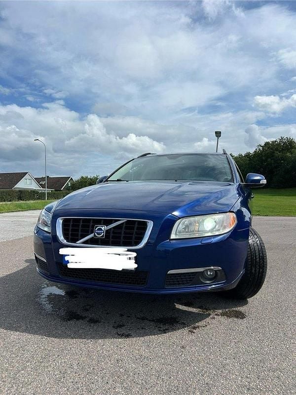 Begagnad 2009 Volvo V70 Kombi | 53 000 kr (Superpris) - Bild 1/4