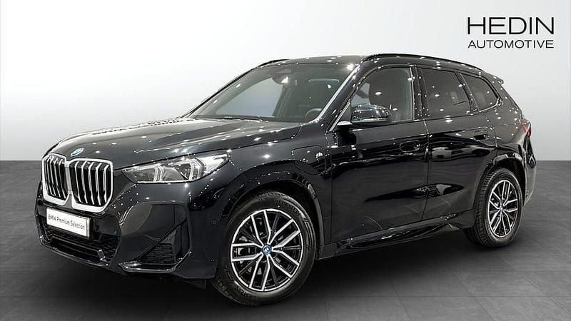 Svart Begagnad 2025 BMW X1 M Sport SUV | 529 700 kr (Dyr) - Bild 1/4