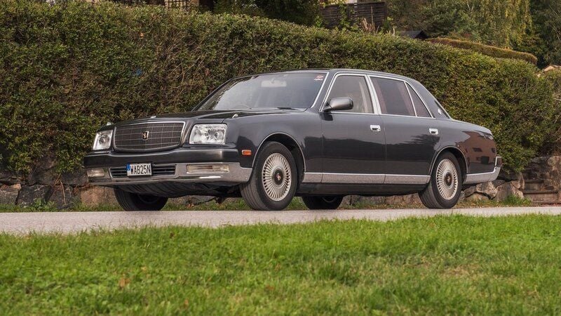 Grå Begagnad 2000 Toyota Century Sedan | 160 000 kr - Bild 1/4