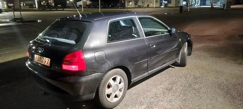 Svart Begagnad 2000 Audi A3 Halvkombi | 22 000 kr (Marknadspris) - Bild 1/3