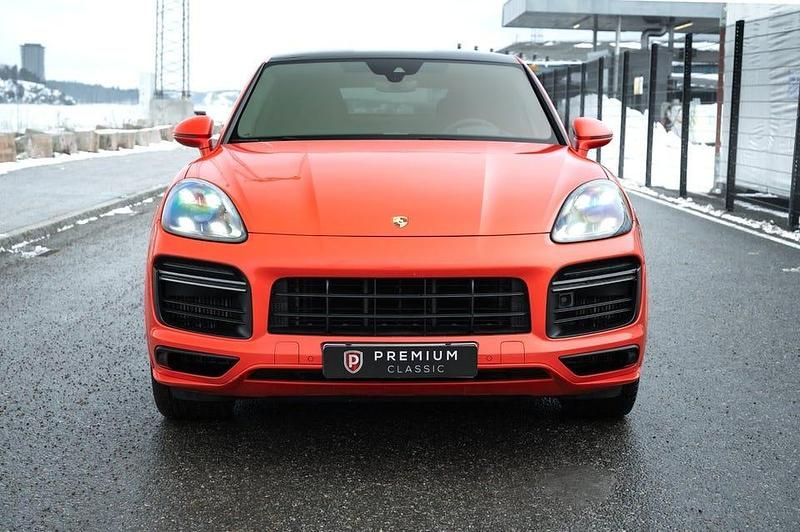 Begagnad Porsche Cayenne Turbo 549 HK (403 kW) 2020 Orange SUV