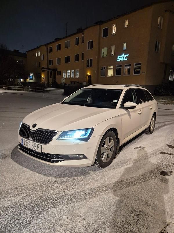 Begagnad 2019 Skoda Superb Kombi | 169 900 kr (Superpris) - Bild 1/4