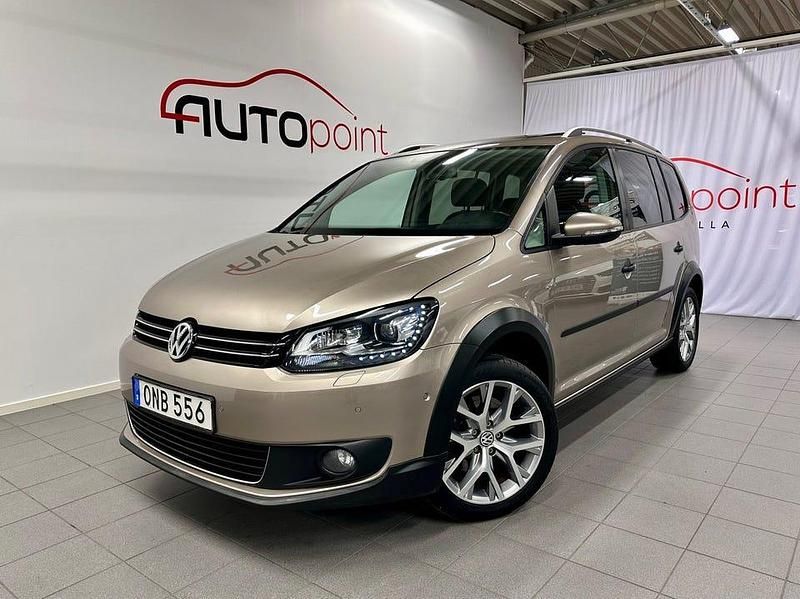 Ljusbrun Begagnad 2014 VW Touran Cross Minibuss | 119 000 kr (Lite dyr) - Bild 1/4