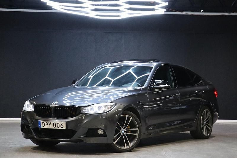 Grå Begagnad 2015 BMW 320 Gran Turismo M Sport Halvkombi | 159 900 kr (Lite dyr) - Bild 1/4