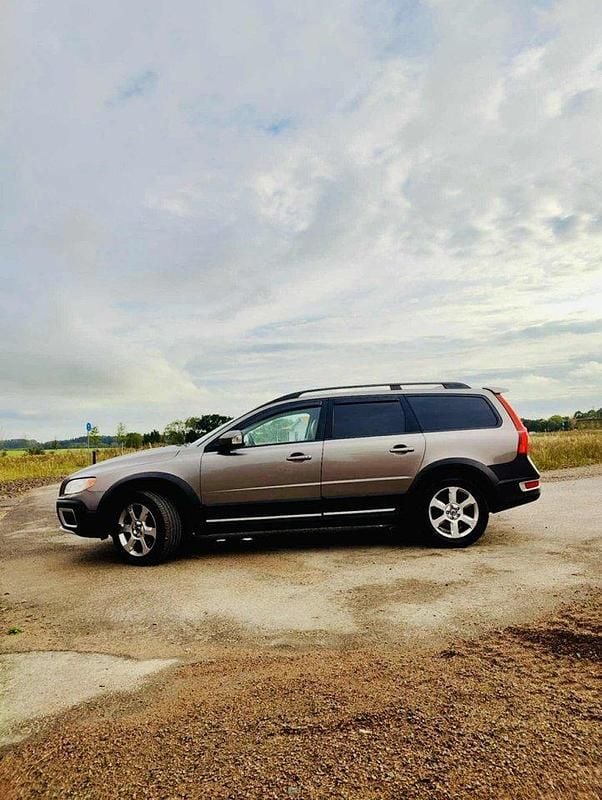 Grå Begagnad 2008 Volvo XC70 Summum SUV | 67 000 kr (Marknadspris) - Bild 1/4
