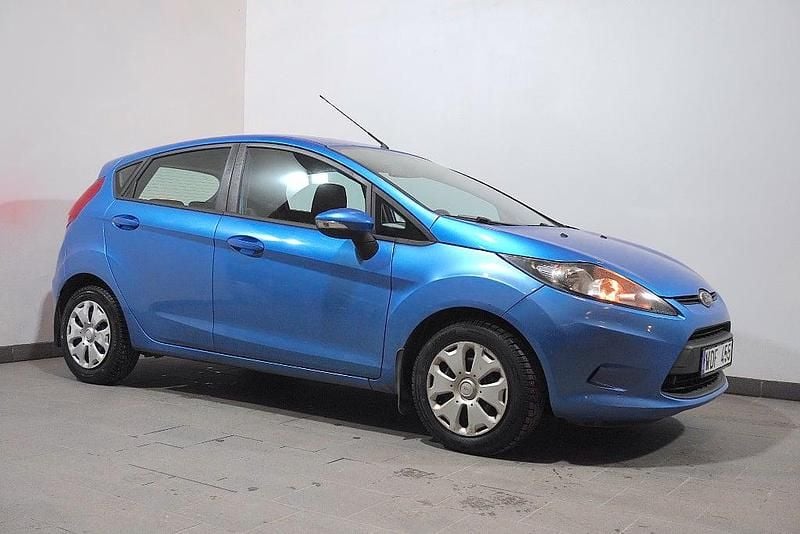 Begagnad Ford Fiesta Trend 75 HK (55 kW) 2010 Blå Halvkombi