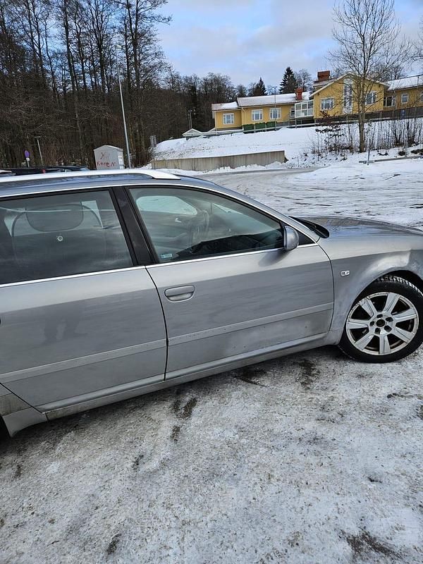 Begagnad Audi A6 150 HK (110 kW) 2003 Kombi