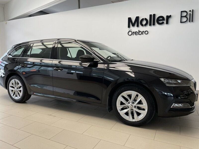 Svart Begagnad 2022 Skoda Octavia Style Kombi | 309 000 kr (Marknadspris) - Bild 1/4