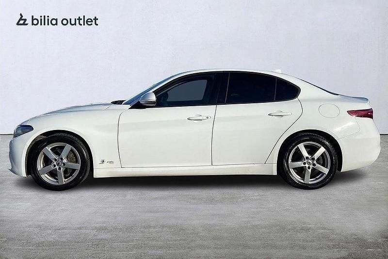 Begagnad Alfa Romeo Giulia Super 200 HK (147 kW) 2018 Vit Sedan
