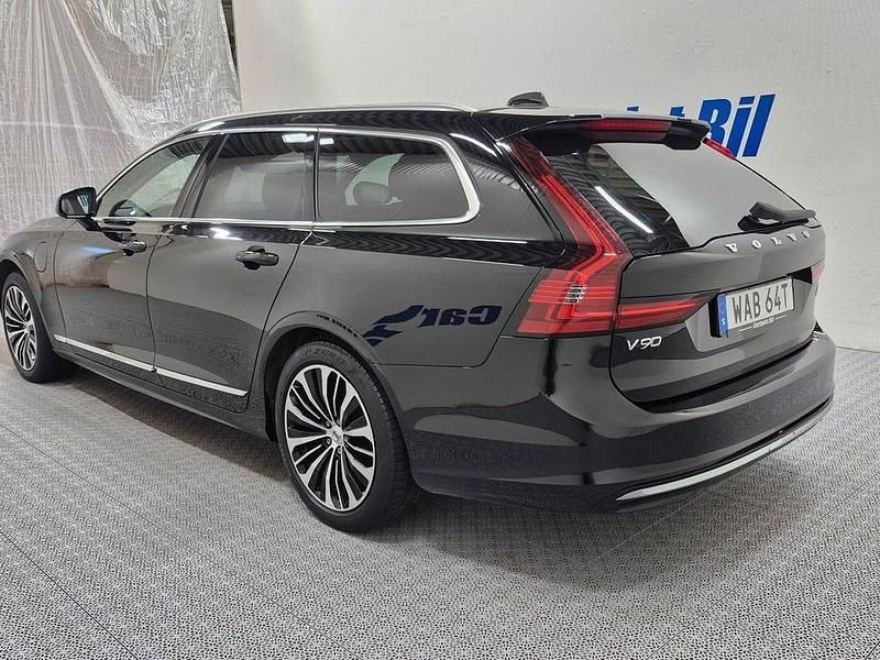 Begagnad Volvo V90 Core 253 HK (186 kW) 2023 Svart Kombi