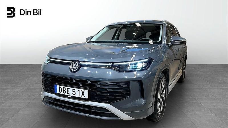 Grå Begagnad 2025 VW Tayron Edition SUV | 489 900 kr (Marknadspris) - Bild 1/4