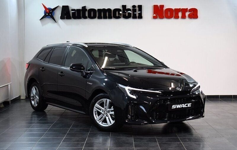 Grå Begagnad 2023 Suzuki Swace Kombi | 391 650 kr - Bild 1/4