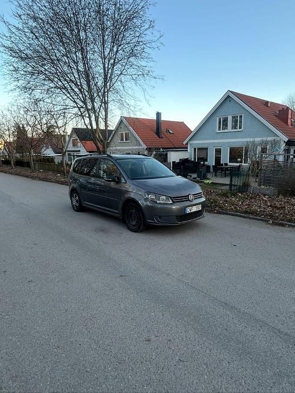 Begagnad 2011 VW Touran Minibuss | 33 000 kr (Marknadspris) - Bild 1/4