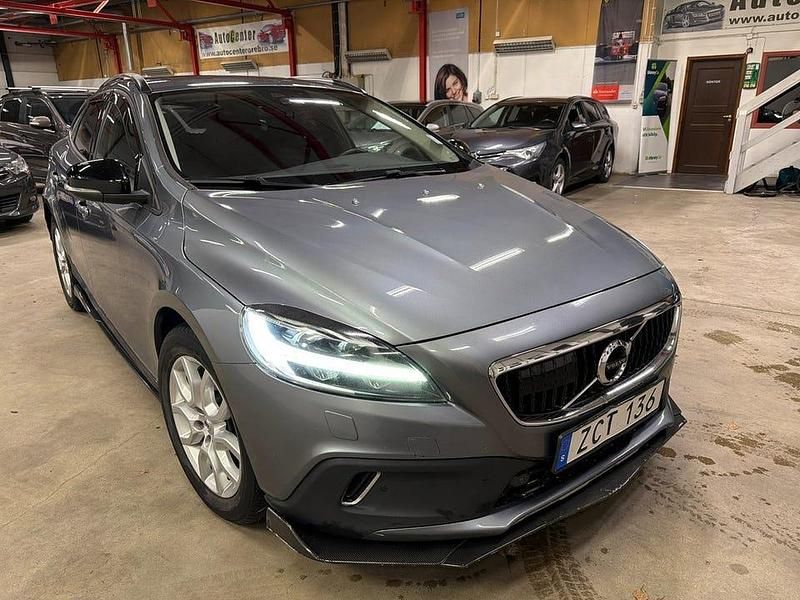 Begagnad Volvo V40 CC Momentum 152 HK (111 kW) 2018 Grå Kombi