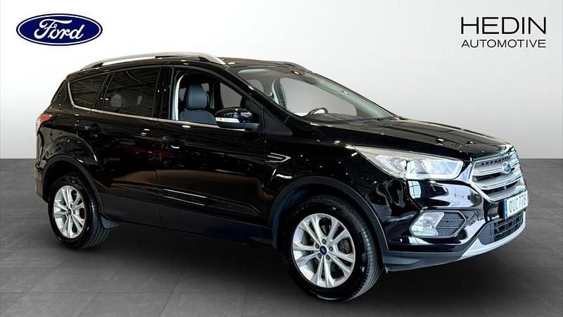 Svart (black) Begagnad 2017 Ford Kuga SUV | 125 000 kr (Bra pris) - Bild 1/4