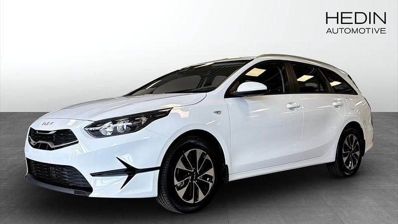 Vit (white) Ny 2024 Kia Ceed Sportswagon Kombi | 299 900 kr (Lite dyr) - Bild 1/4