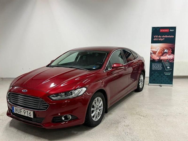 Röd Begagnad 2015 Ford Mondeo Titanium Halvkombi | 129 800 kr (Marknadspris) - Bild 1/3