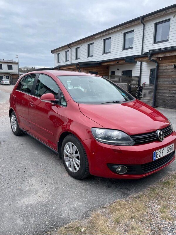 Röd Begagnad 2011 VW Golf Plus Cross Minibuss | 82 000 kr (Marknadspris) - Bild 1/4