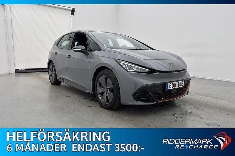 Grå Begagnad 2023 Cupra Born Halvkombi | 259 800 kr (Marknadspris) - Bild 1/3