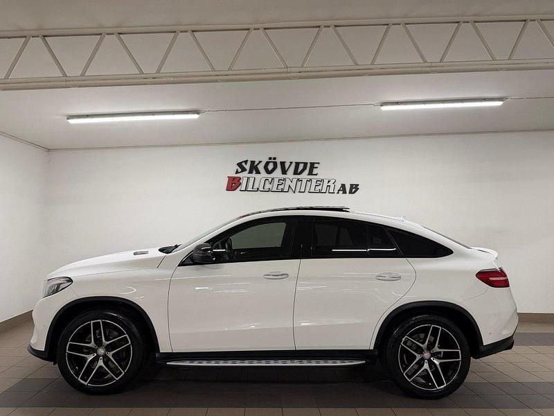 Vit Begagnad 2016 Mercedes GLE400 AMG Sportkupé | 419 500 kr - Bild 1/4