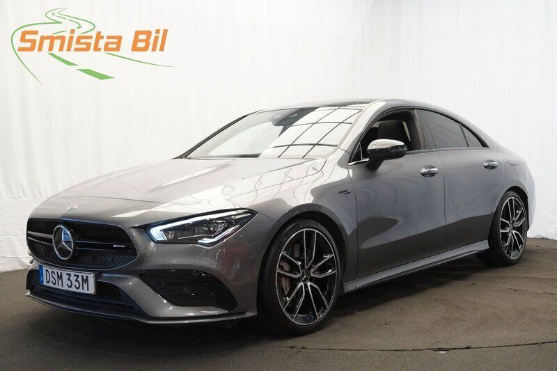 Mörkgrå Begagnad 2022 Mercedes CLA35 AMG AMG Line Premium Plus Sportkupé | 478 900 kr - Bild 1/4