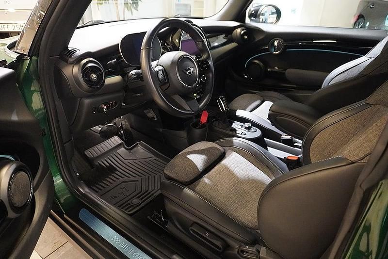 Begagnad Mini Cooper Essential 22 kW (30 HK) 2022 Grön Halvkombi