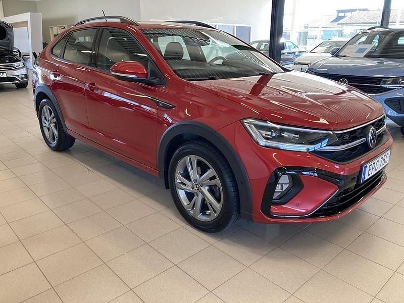 Röd (kings red metallic) Begagnad 2022 VW Taigo R-line SUV | 224 900 kr (Bra pris) - Bild 1/4