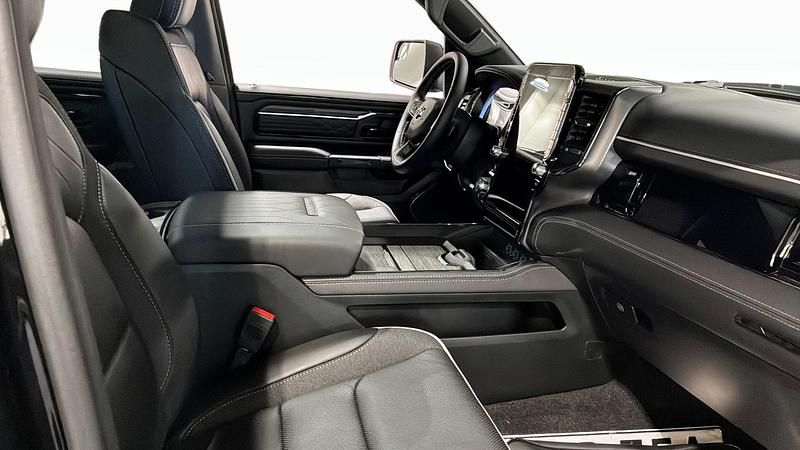 Ny RAM 1500 2025 Svart Pickup