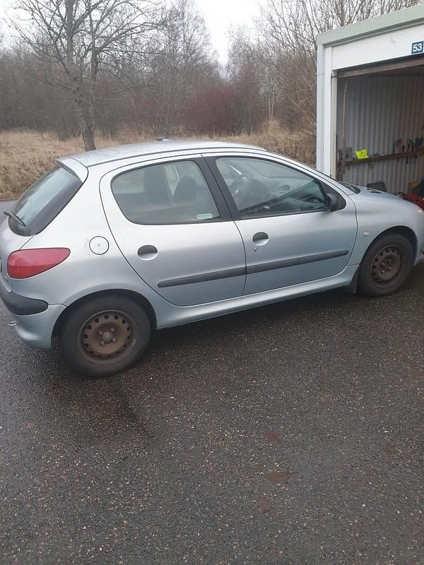 Begagnad 2001 Peugeot 206 Halvkombi | 13 000 kr (Bra pris) - Bild 1/4