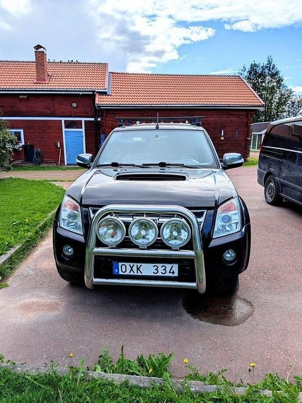 Svart Begagnad 2011 Isuzu D-Max Pickup | 90 000 kr - Bild 1/4