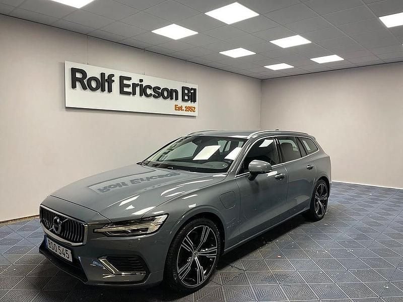 Grå Begagnad 2021 Volvo V60 Inscription Kombi | 349 500 kr (Marknadspris) - Bild 1/4