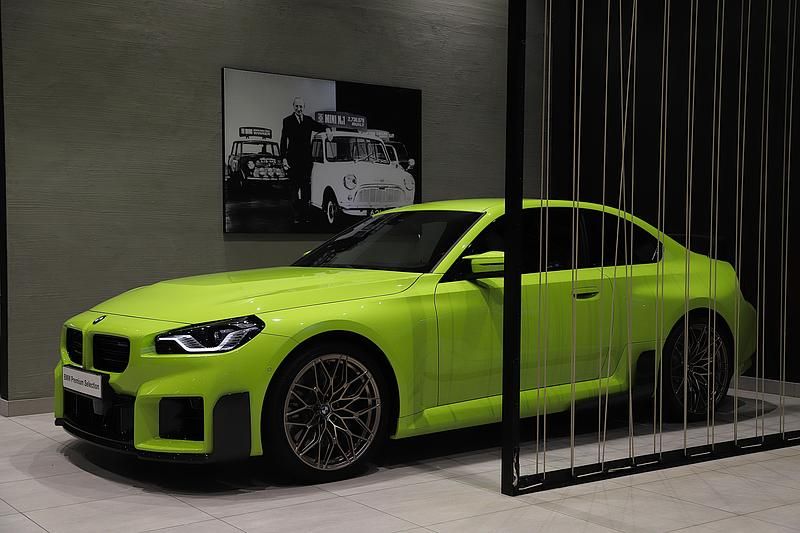 Gul Begagnad 2024 BMW M2 M Performance Sportkupé | 899 000 kr (Dyr) - Bild 1/3